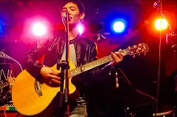 「暖男系」街頭歌手黃奕儒－贊助我歌聲幫你圓歌手夢