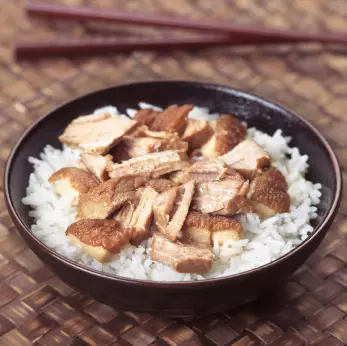 路邊攤企業鬍鬚張魯肉飯 「堅持」這一味賣到全世界都知道 