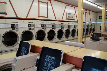 另類思考的洗衣店服務－帶走或續留、專業或通路?!